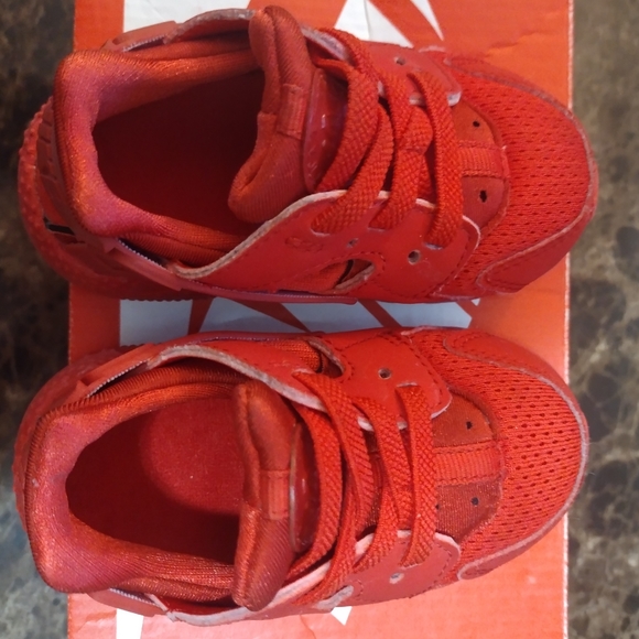 Toddler Shoes Red Nike Huarache Run size 5 - Picture 12 of 14